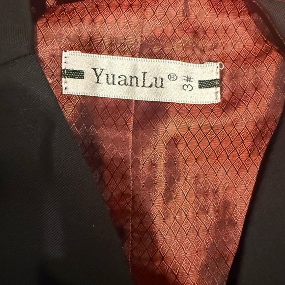 Boy Suit with vest, shirt and bowtie - 3T - Picture 9 of 11